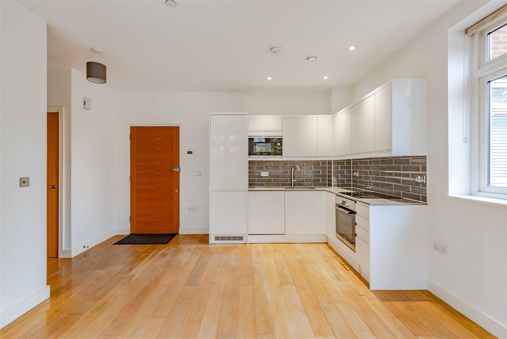 Property photo 3 of 14 10 Parkview 11.Jpg