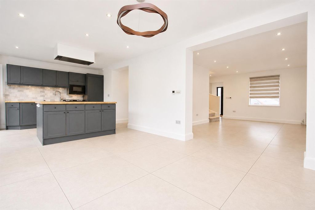Property photo 3 of 19 Cde40379-9d37-4025-9c3E-63d217Aaffaf.Png