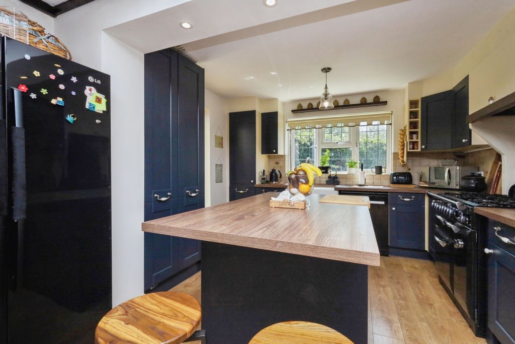 Property photo 1 of 33
