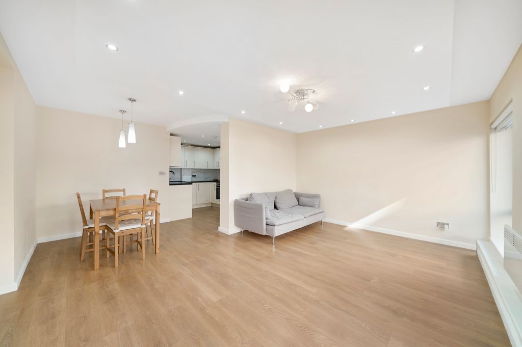 Property photo 3 of 14 Apartment 3, 103-105 Harley Street - Swnalh5A5Scccngxbqhe.Jpg