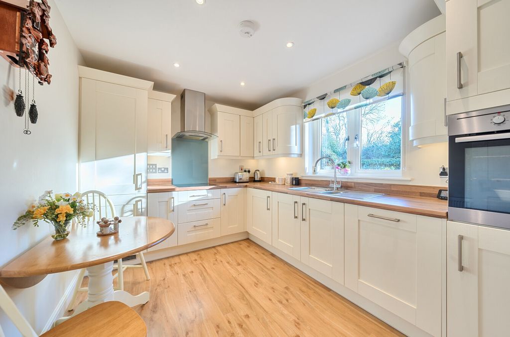 Property photo 3 of 12 1406451-18-697A41...