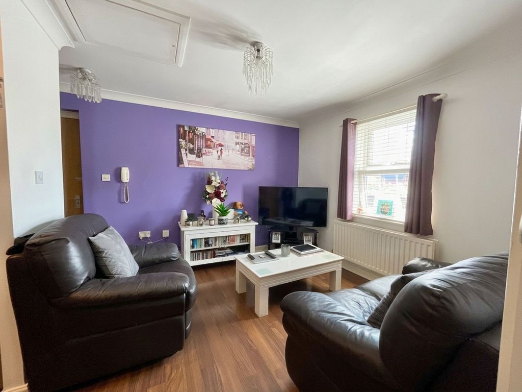 Property photo 2 of 8