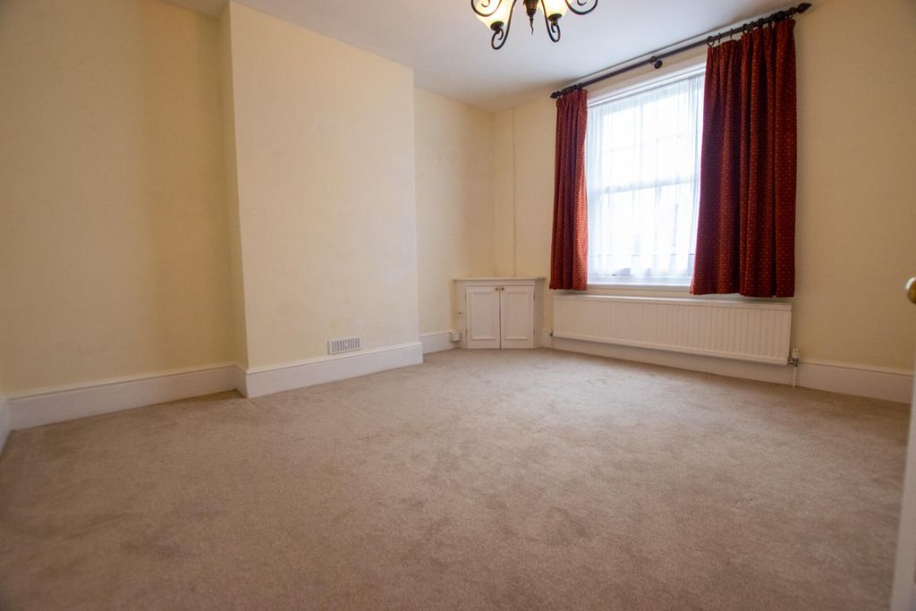 Property photo 3 of 11 Living Room