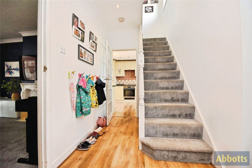 Property photo 2 of 17 Picture No. 29