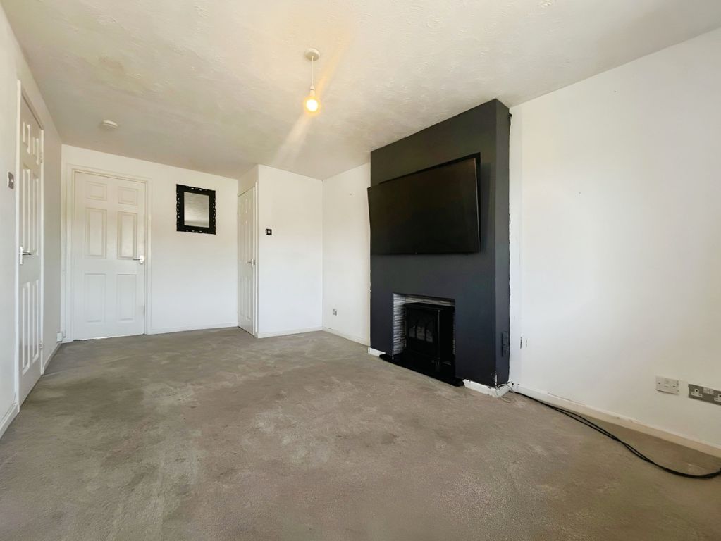Property photo 2 of 8 4323973