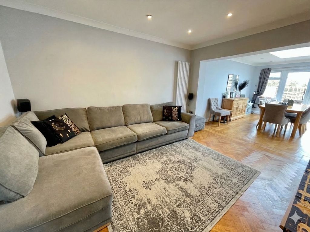 Property photo 2 of 14 4992501