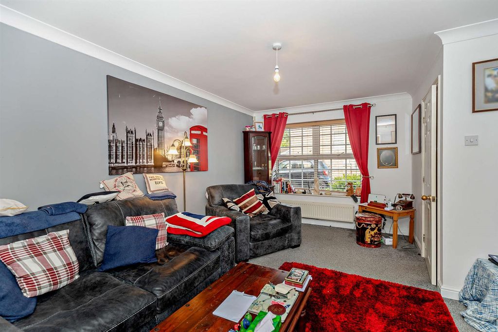 Property photo 2 of 13 8659037-Interior04-800.Jpg