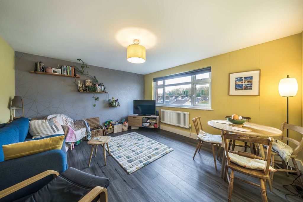 Property photo 2 of 8