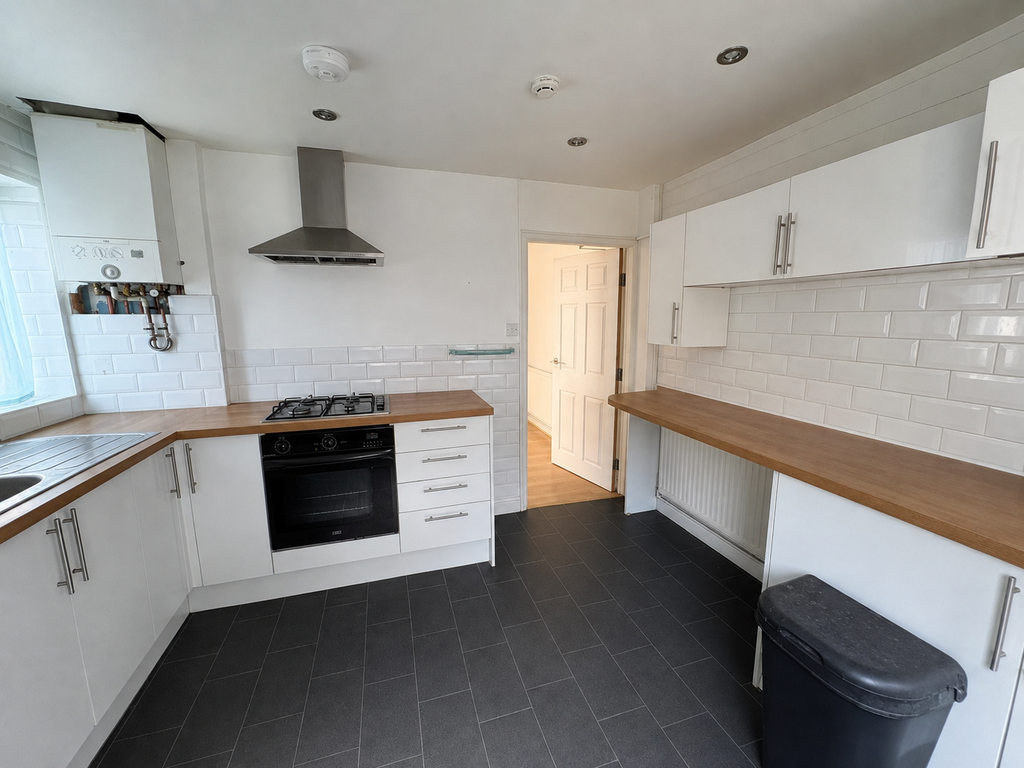 Property photo 2 of 7 Kitchen