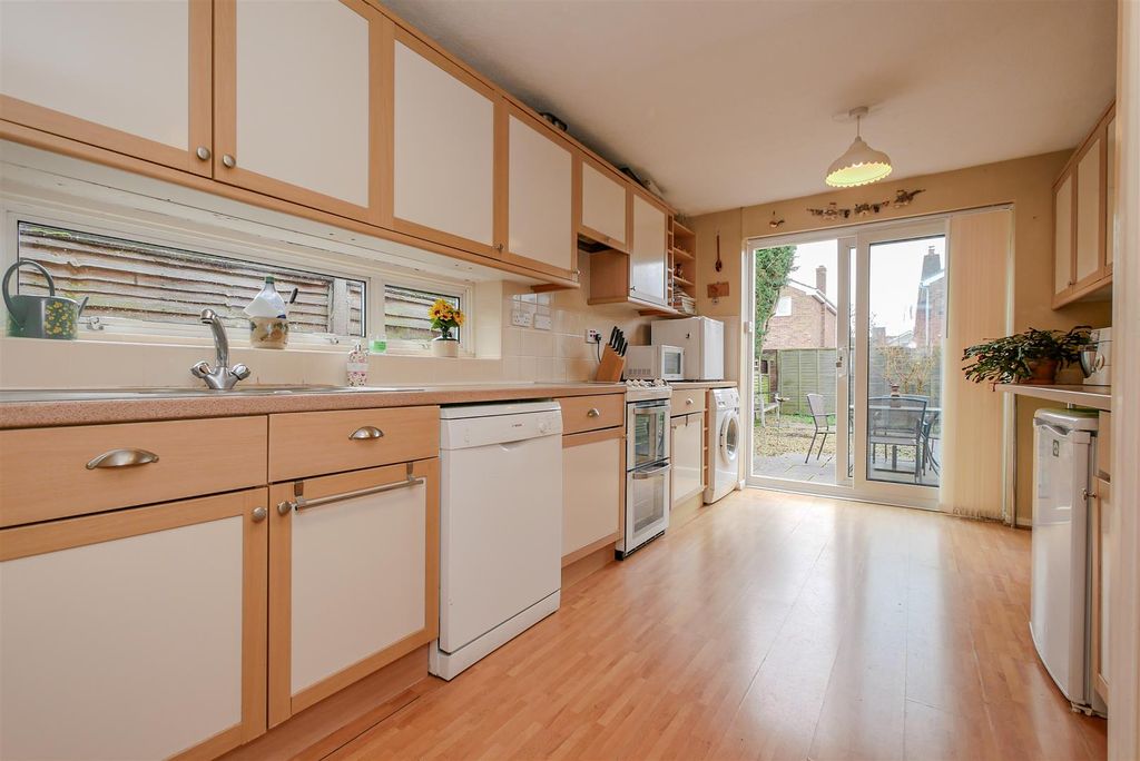 Property photo 3 of 12 Kitchen