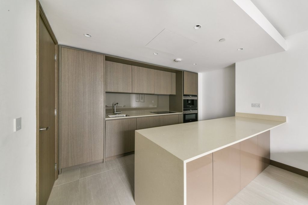 Property photo 2 of 7 Kitchen