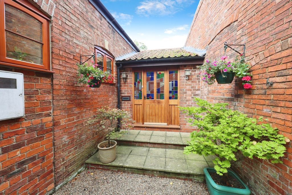 Property photo 3 of 38 4506293