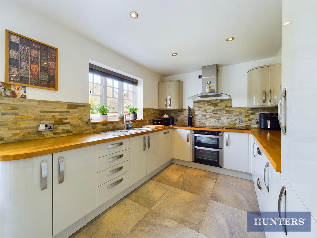 Property photo 2 of 18 Kitchen