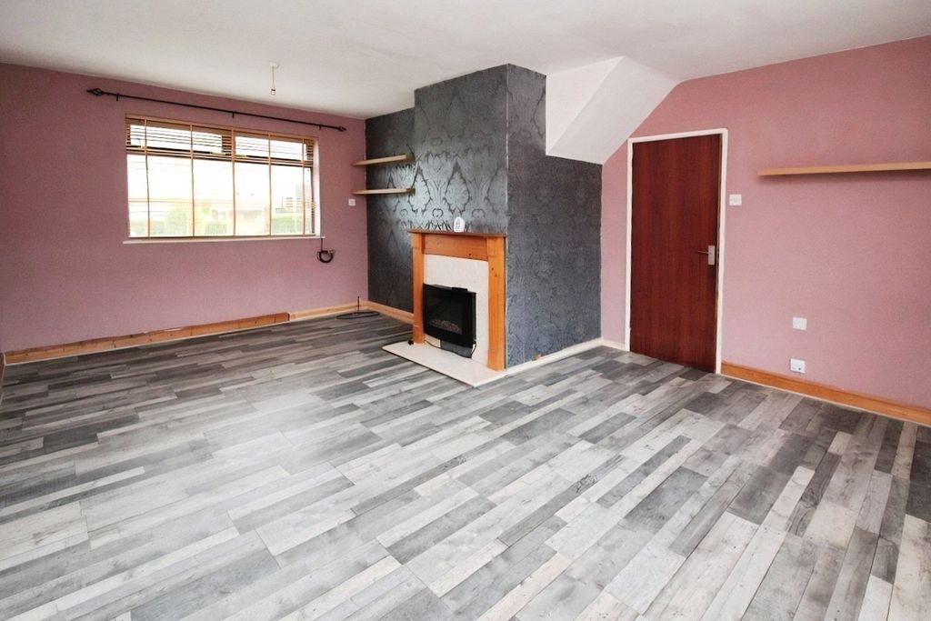 Property photo 2 of 10 Living Room