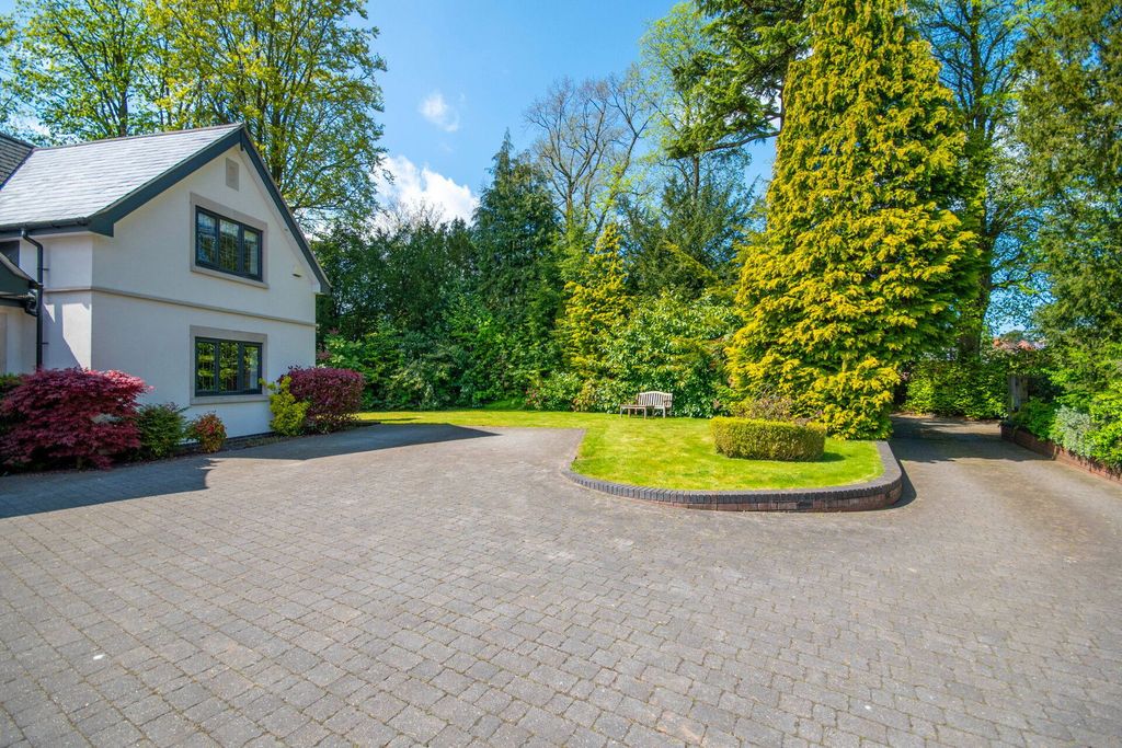 Property photo 2 of 39