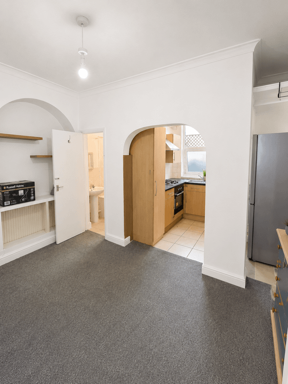 Property photo 1 of 5 1 Bedroom Property In Ilford – Excellent Transport Links