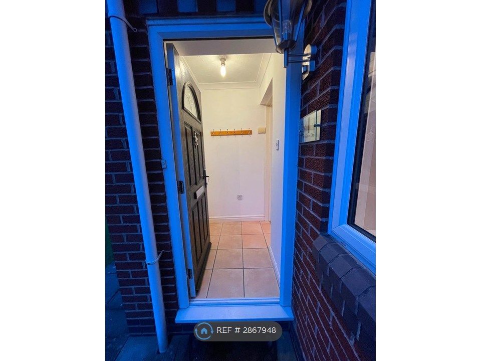 Property photo 2 of 20 Entrance And Porch