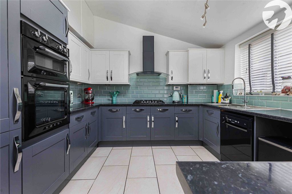 Property photo 3 of 25 Picture No. 13