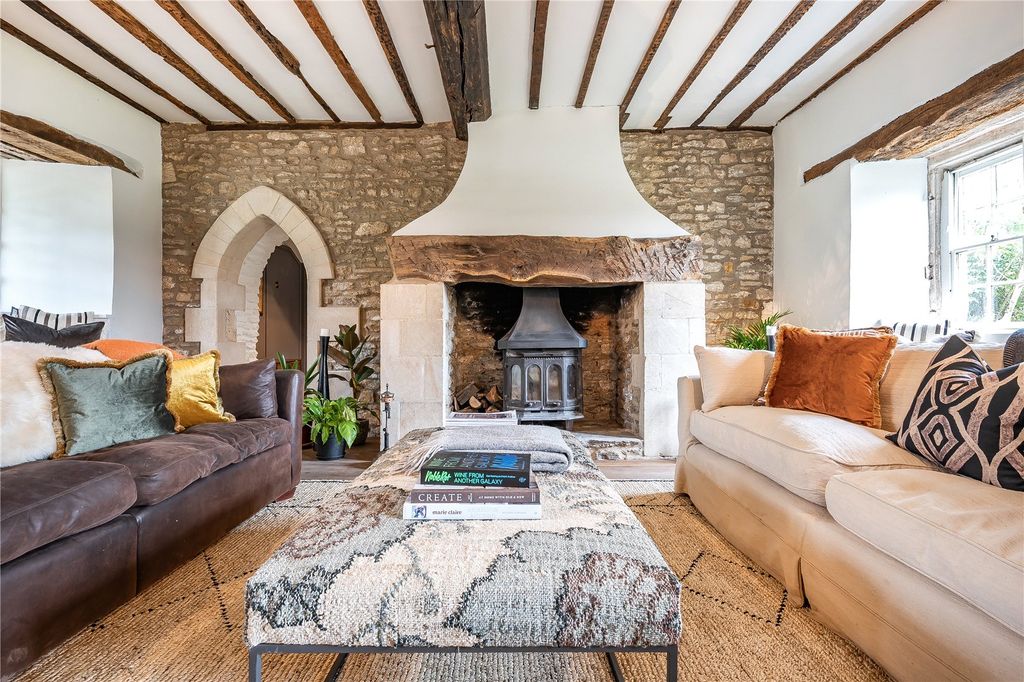 Property photo 2 of 35 Sitting Room