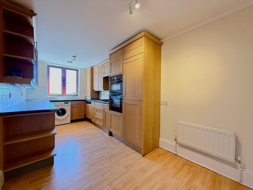 Property photo 1 of 22 2 Bedroom, 2 Bathroom Flat