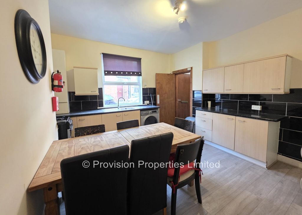 Property photo 2 of 7 Photo