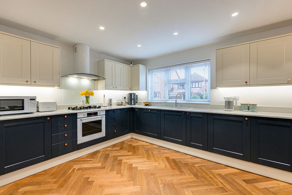 Property photo 2 of 33