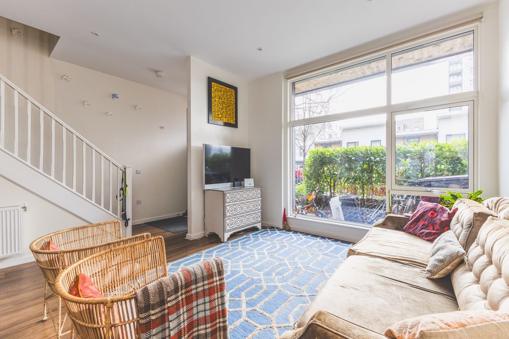 Property photo 1 of 32