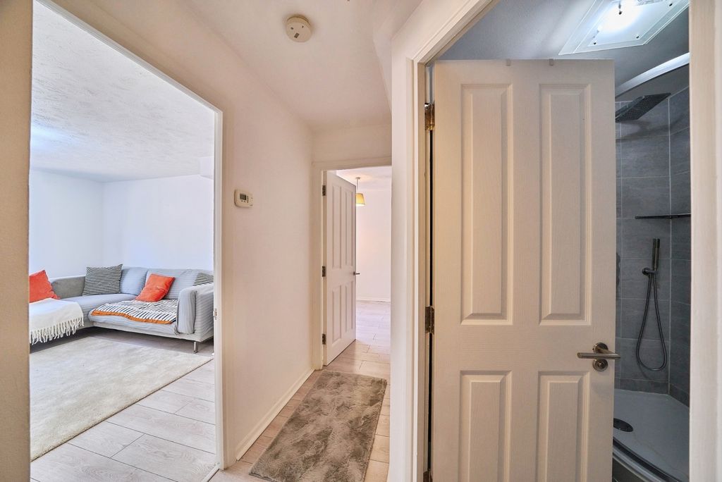 Property photo 2 of 18 Pbox-Img.Jpg