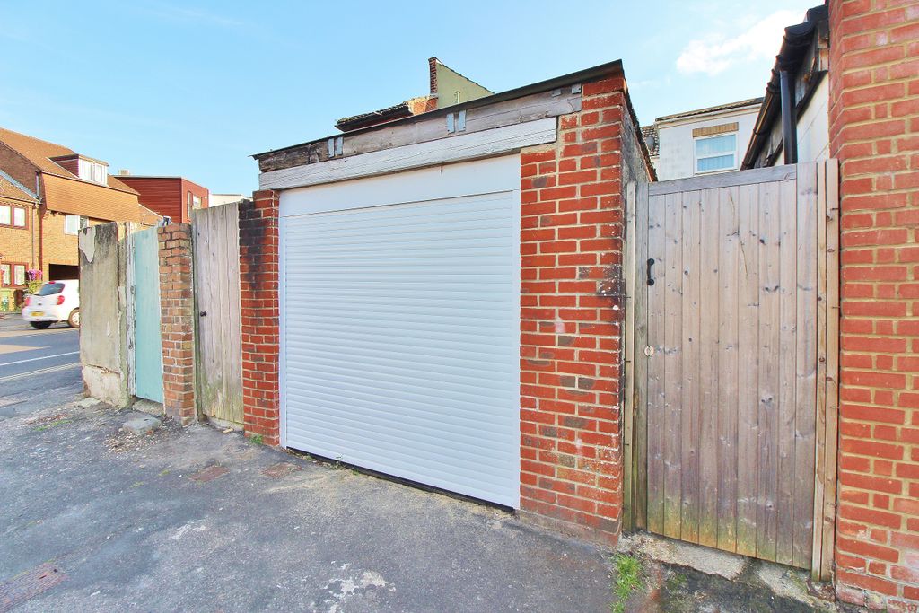 Property photo 3 of 14