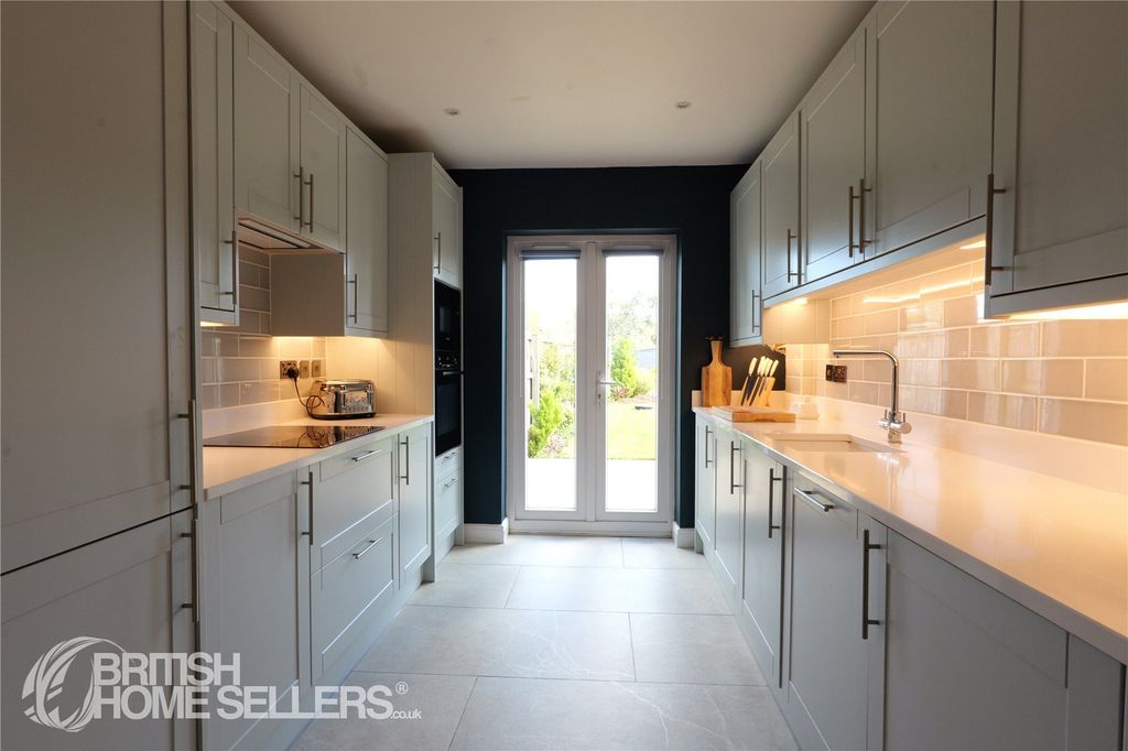 Property photo 2 of 23 Picture No. 14