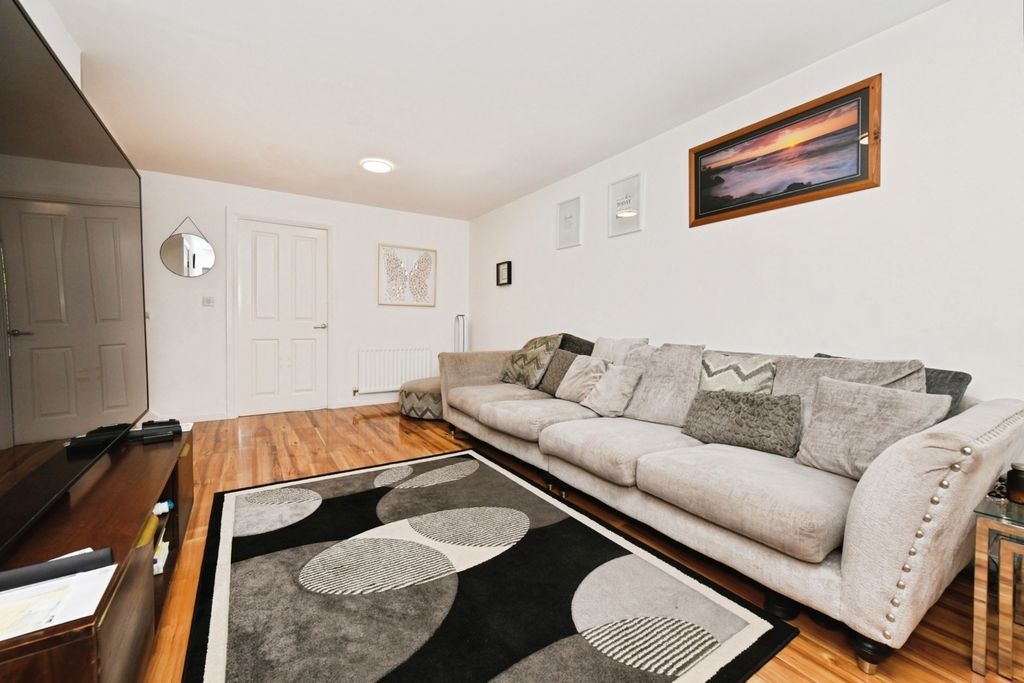 Property photo 2 of 14 Lounge