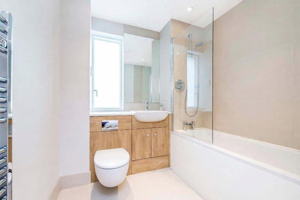 Property photo 3 of 10 Bathroom 1.Png