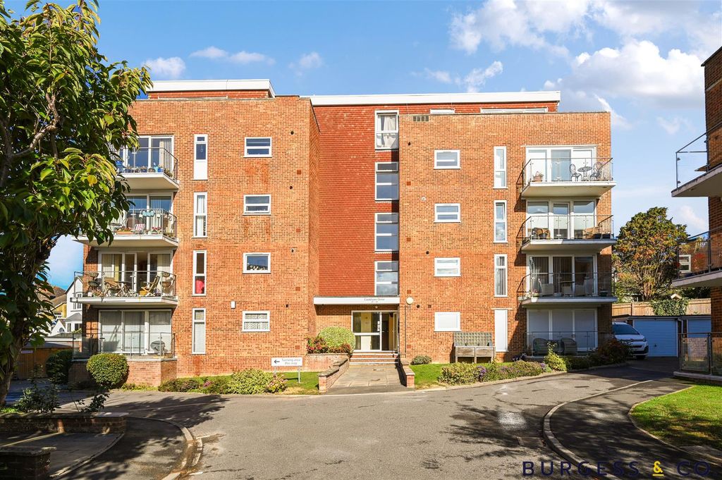 Property photo 1 of 19 Cookham-Dene (16).Jpg