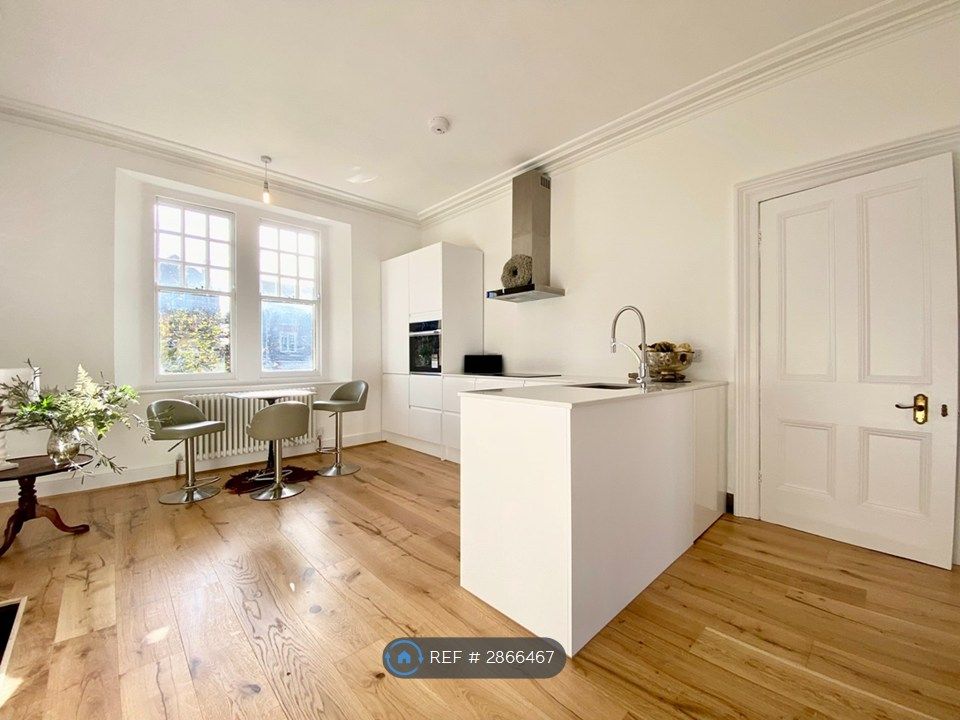 Property photo 2 of 11 Kitchen