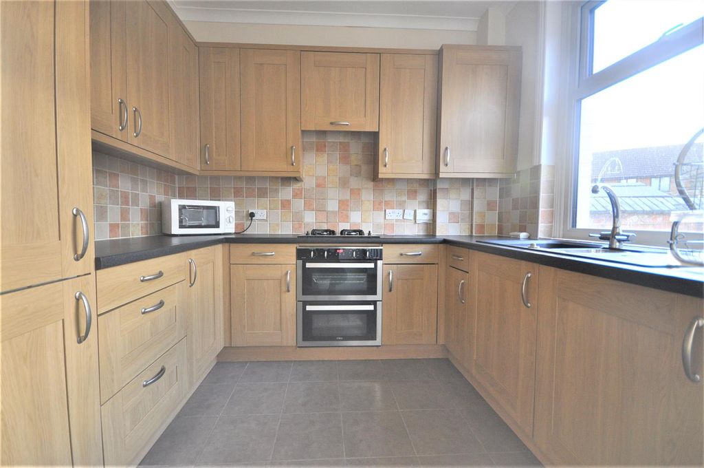 Property photo 2 of 9 Kitchen