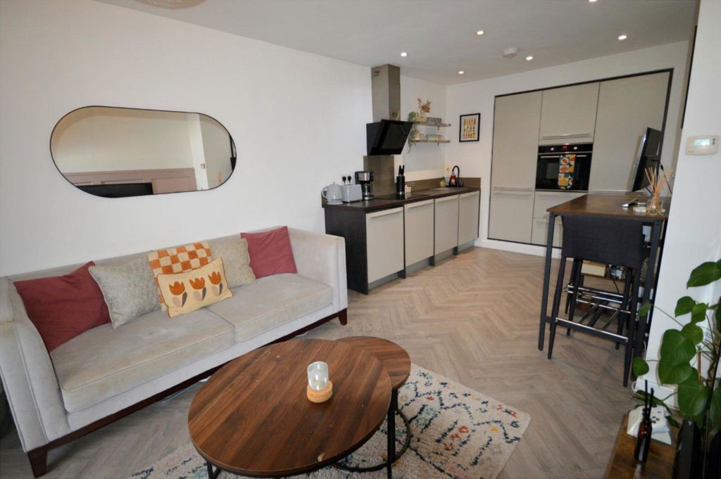 Property photo 2 of 18 Picture No. 71