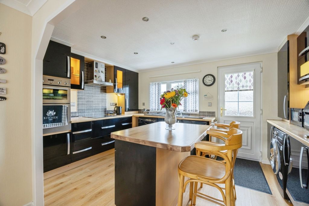 Property photo 3 of 20 Kitchen Dining Room