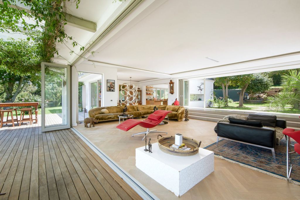 Property photo 1 of 61 Kw1719352