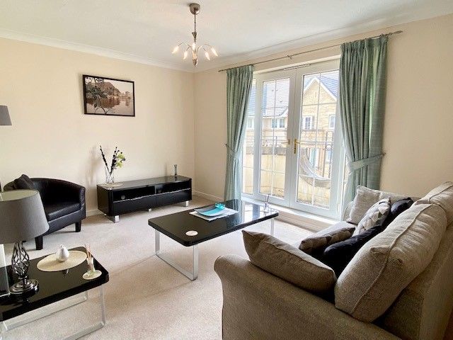 Property photo 2 of 11 Lounge