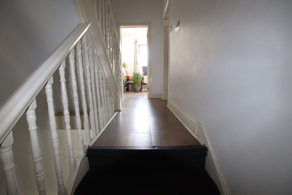 Property photo 3 of 7 Img 9939
