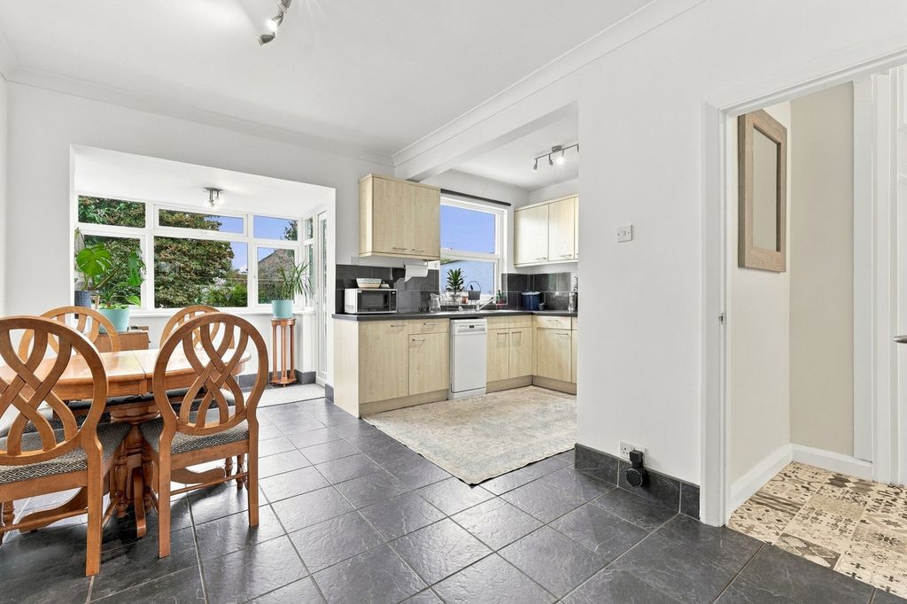 Property photo 2 of 23