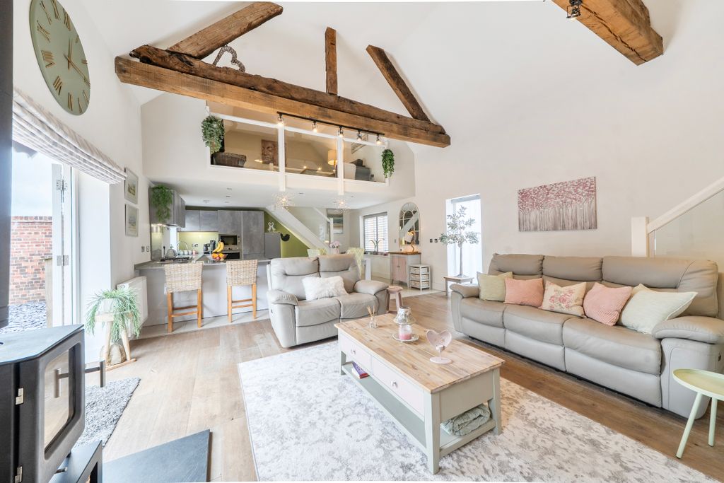Property photo 2 of 16 1471597-15-6A2015B6c850A