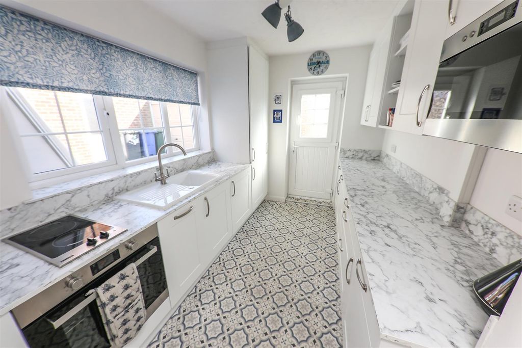 Property photo 2 of 17 Kitchen
