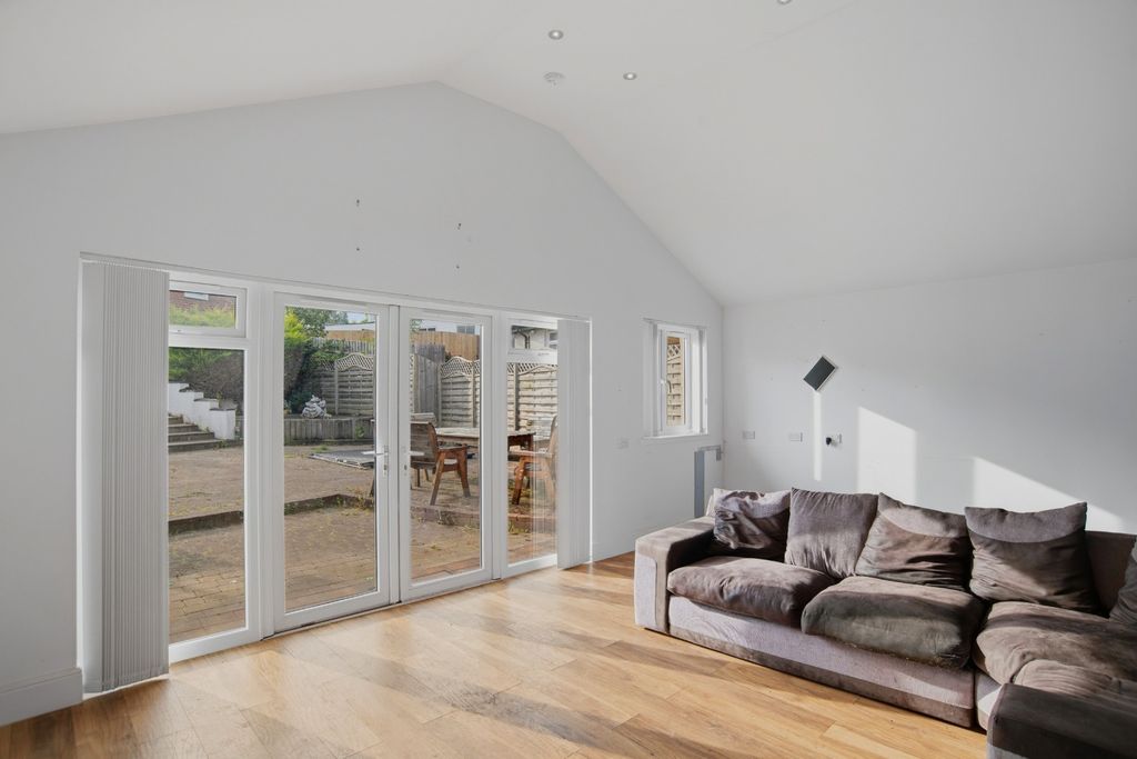 Property photo 3 of 26 5349613