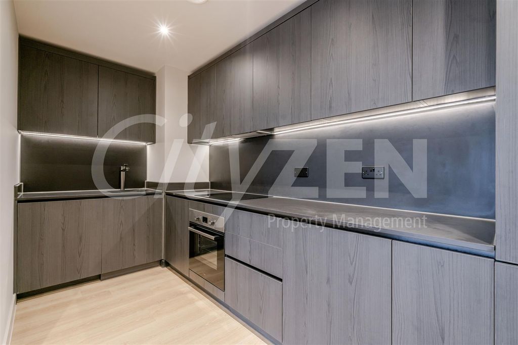 Property photo 2 of 25 Kitchen