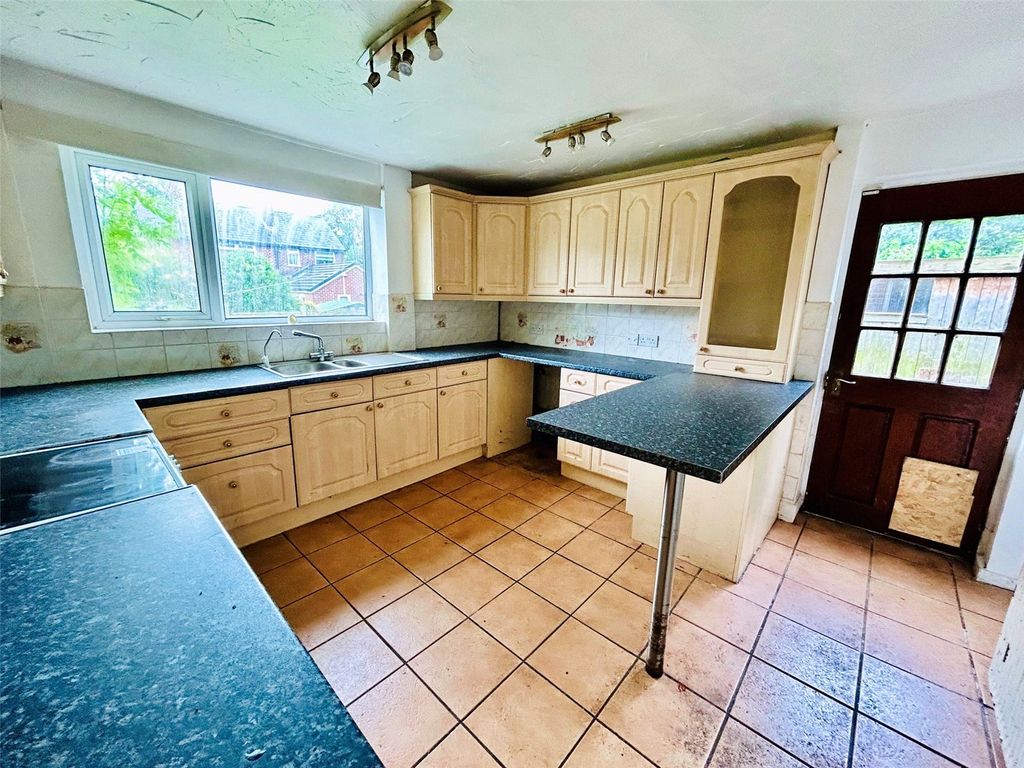 Property photo 3 of 16 Dining Kitchen