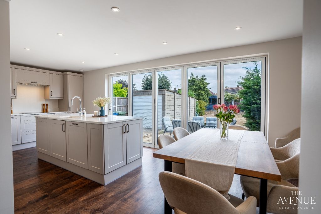 Property photo 2 of 16 5219153