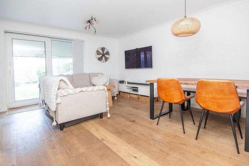 Property photo 3 of 12 Lounge-Diner