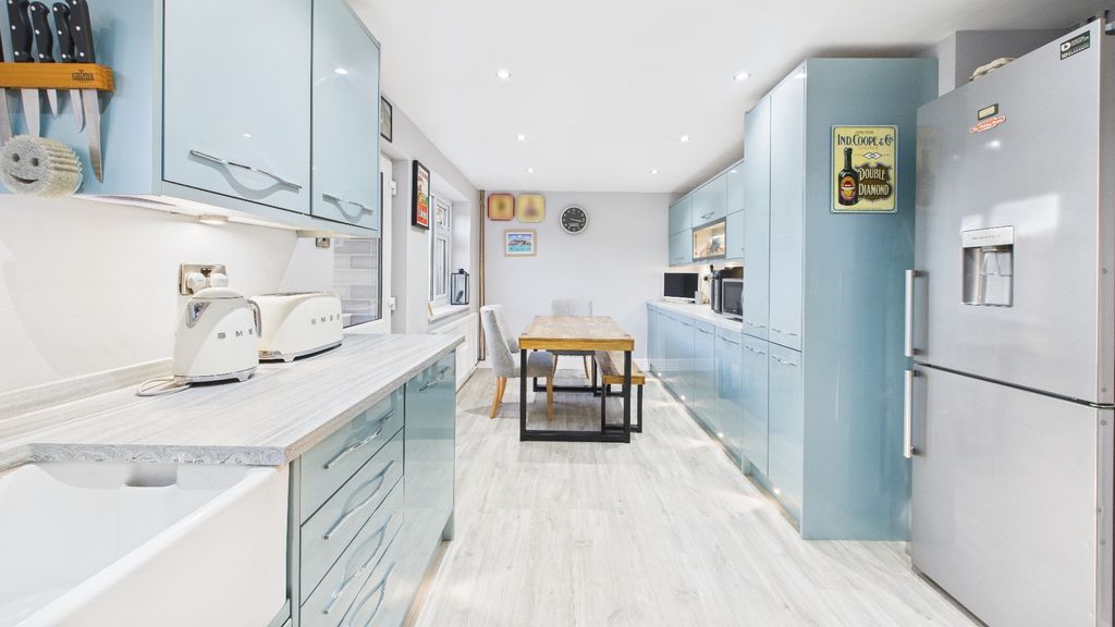 Property photo 2 of 34 4705145