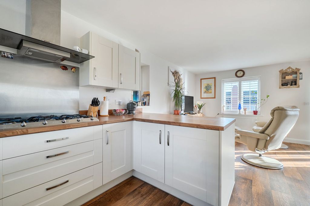 Property photo 2 of 22